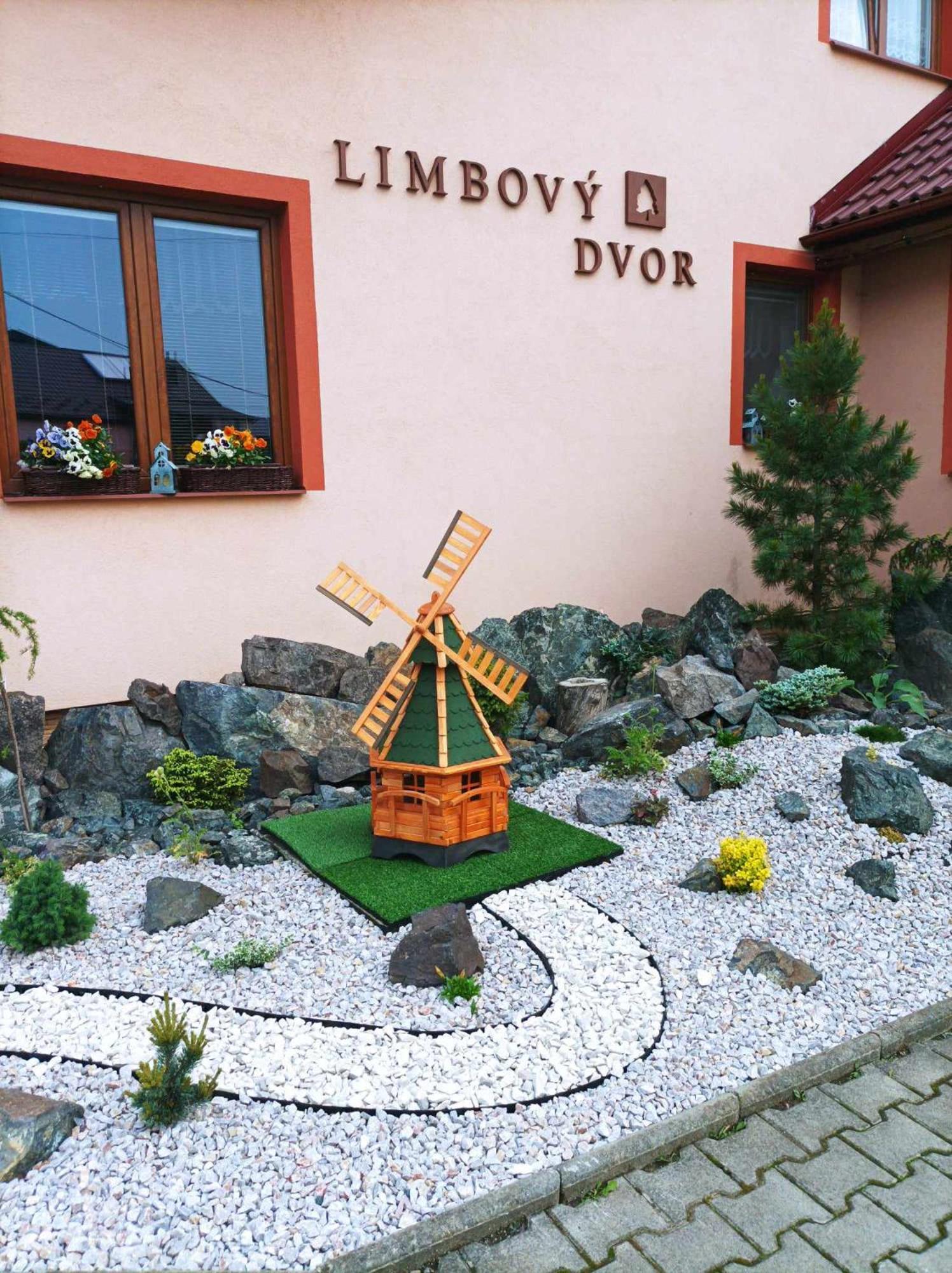 Pezion Limbovy Dvor Hotel Vrbov Exterior photo