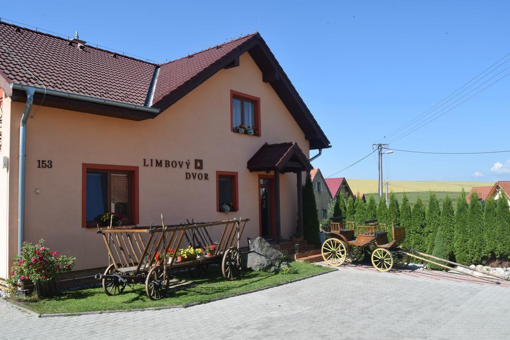 Pezion Limbovy Dvor Hotel Vrbov Exterior photo