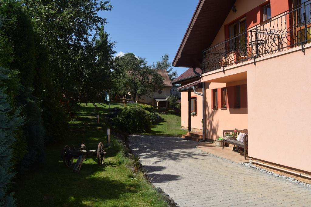 Pezion Limbovy Dvor Hotel Vrbov Exterior photo