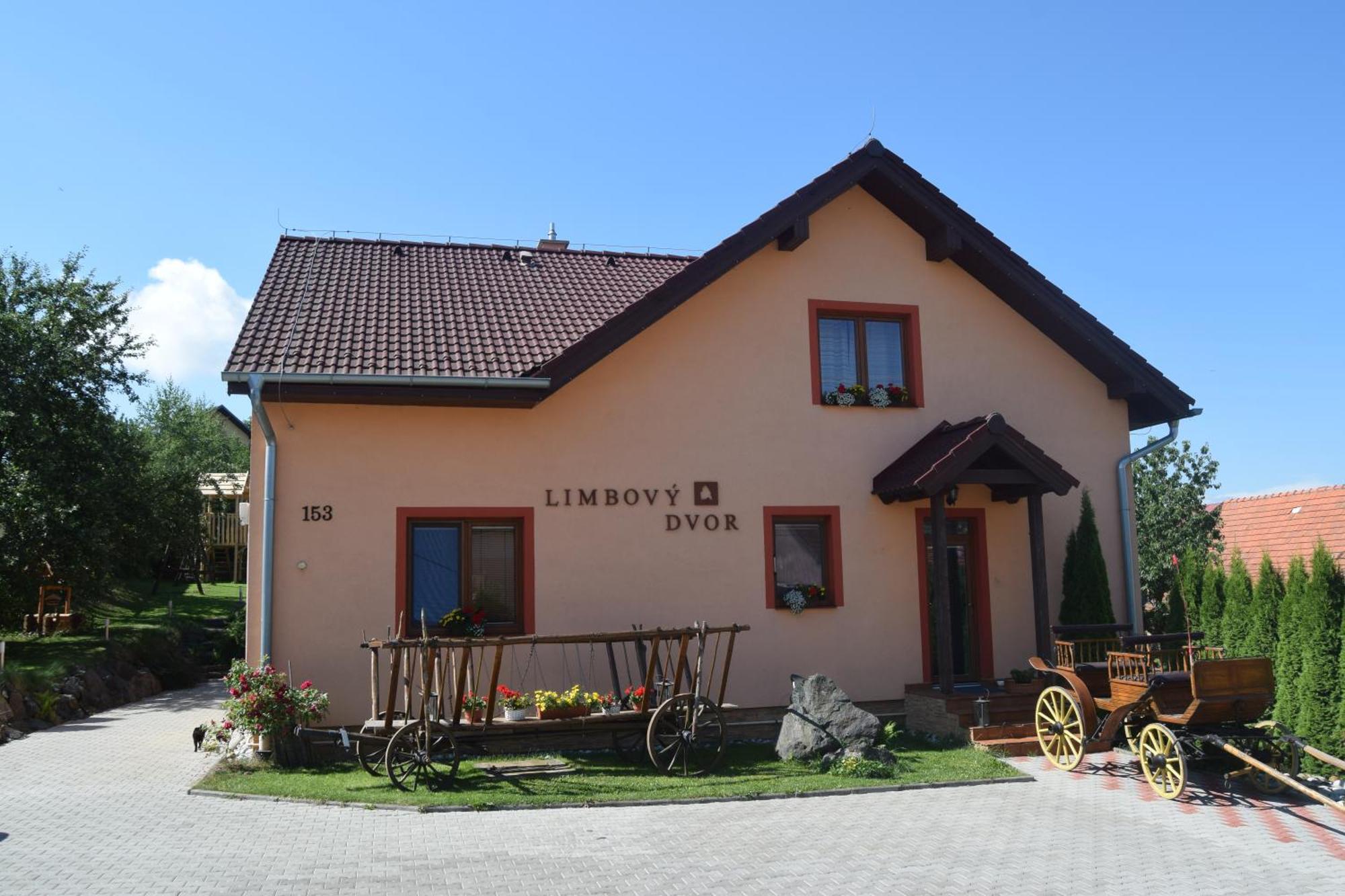 Pezion Limbovy Dvor Hotel Vrbov Exterior photo